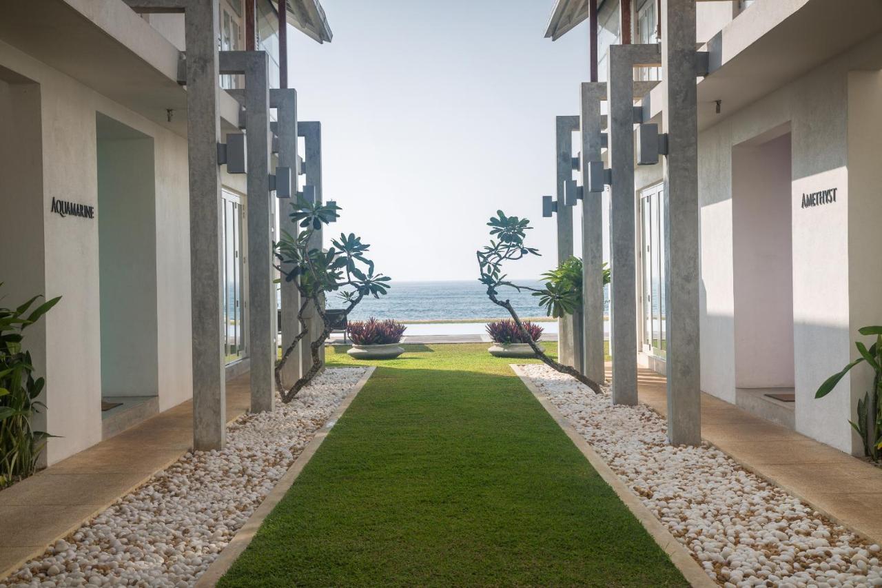 Sri Sharavi Beach Villas & Spa - With 43 Metre Saltwater Infinity Pool Mirissa Extérieur photo