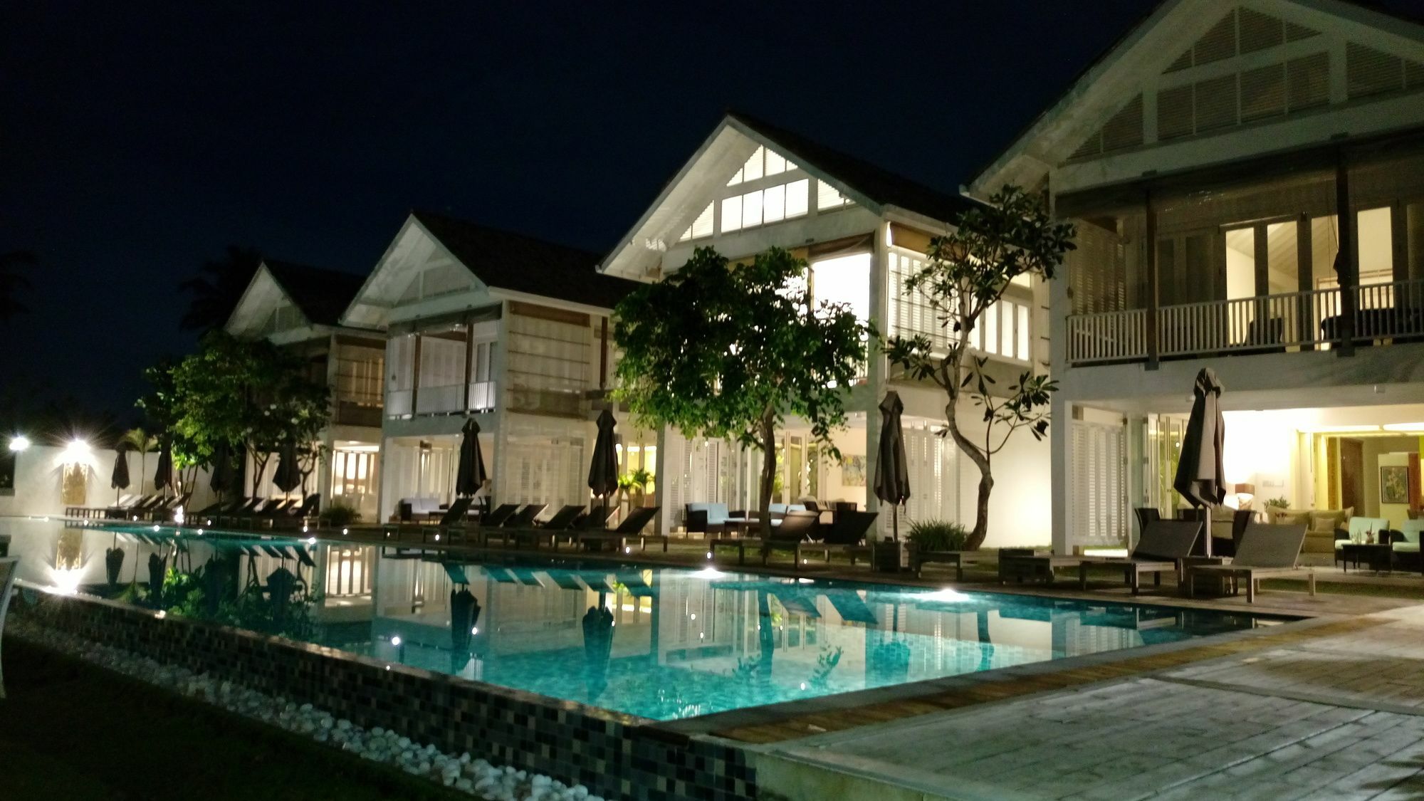 Sri Sharavi Beach Villas & Spa - With 43 Metre Saltwater Infinity Pool Mirissa Extérieur photo