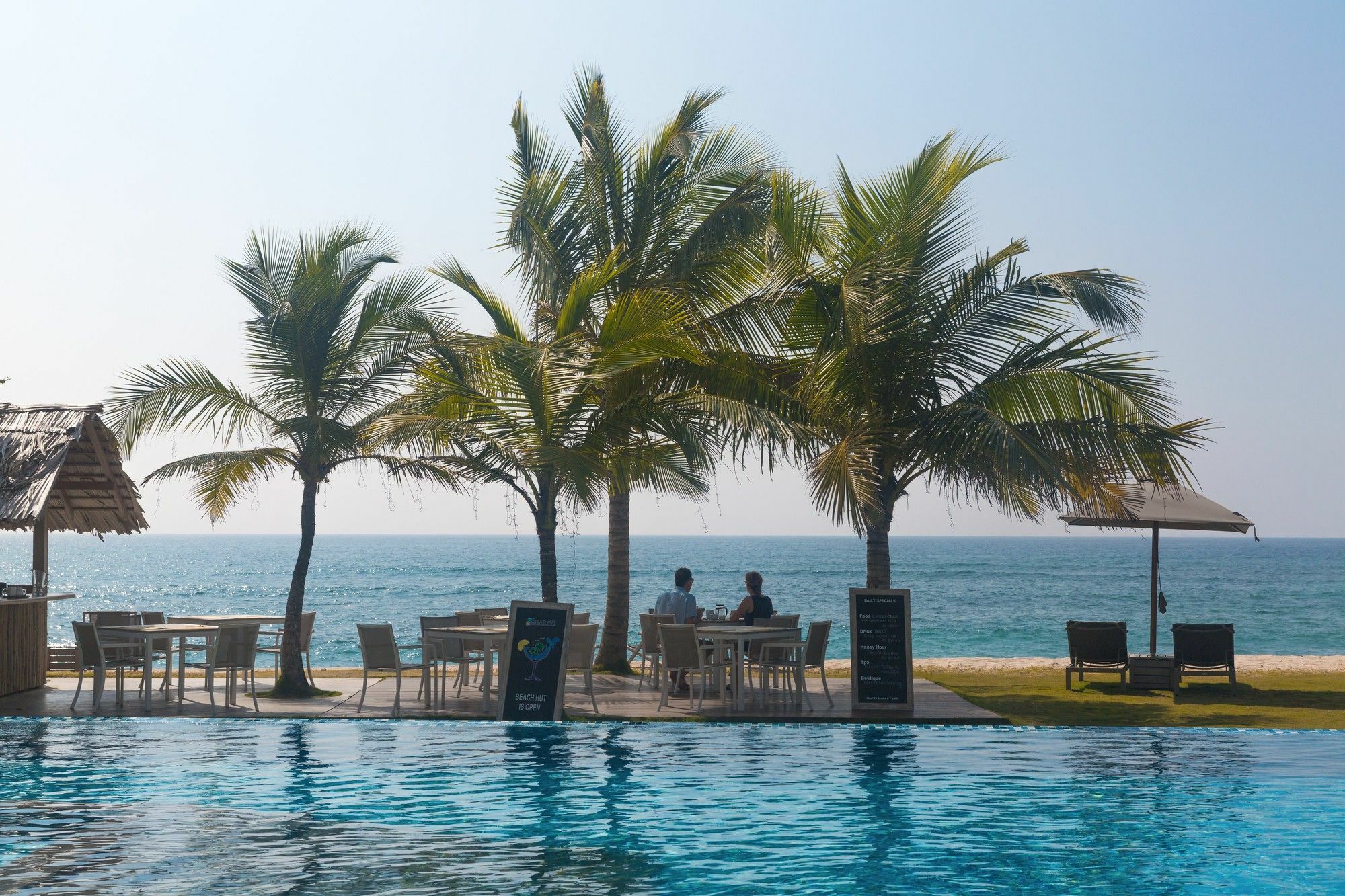 Sri Sharavi Beach Villas & Spa - With 43 Metre Saltwater Infinity Pool Mirissa Extérieur photo