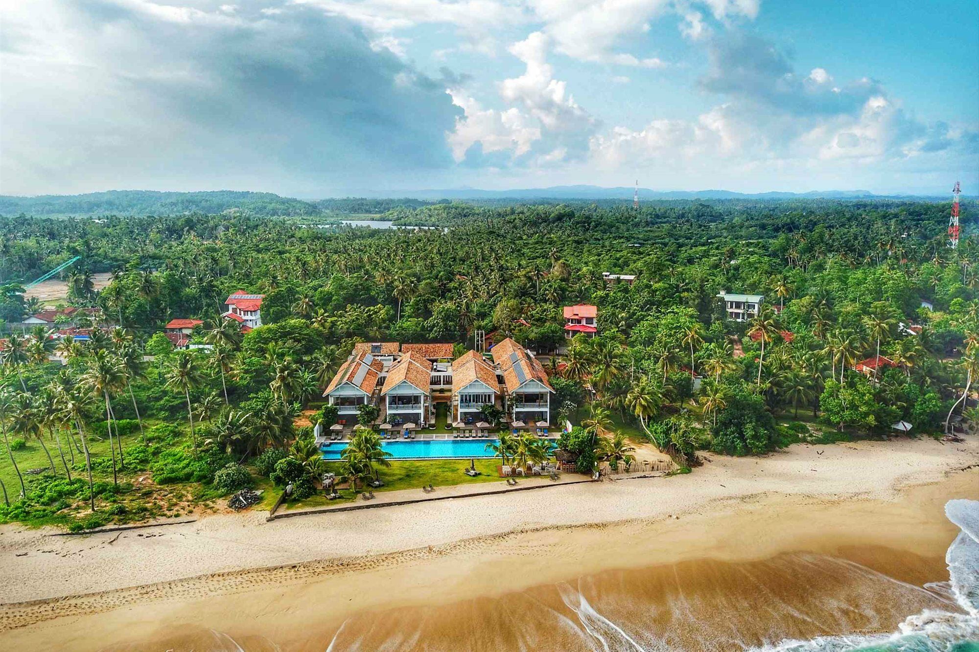 Sri Sharavi Beach Villas & Spa - With 43 Metre Saltwater Infinity Pool Mirissa Extérieur photo